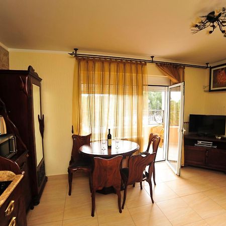 Villa Dolphin Apartments Petrovac Cameră foto