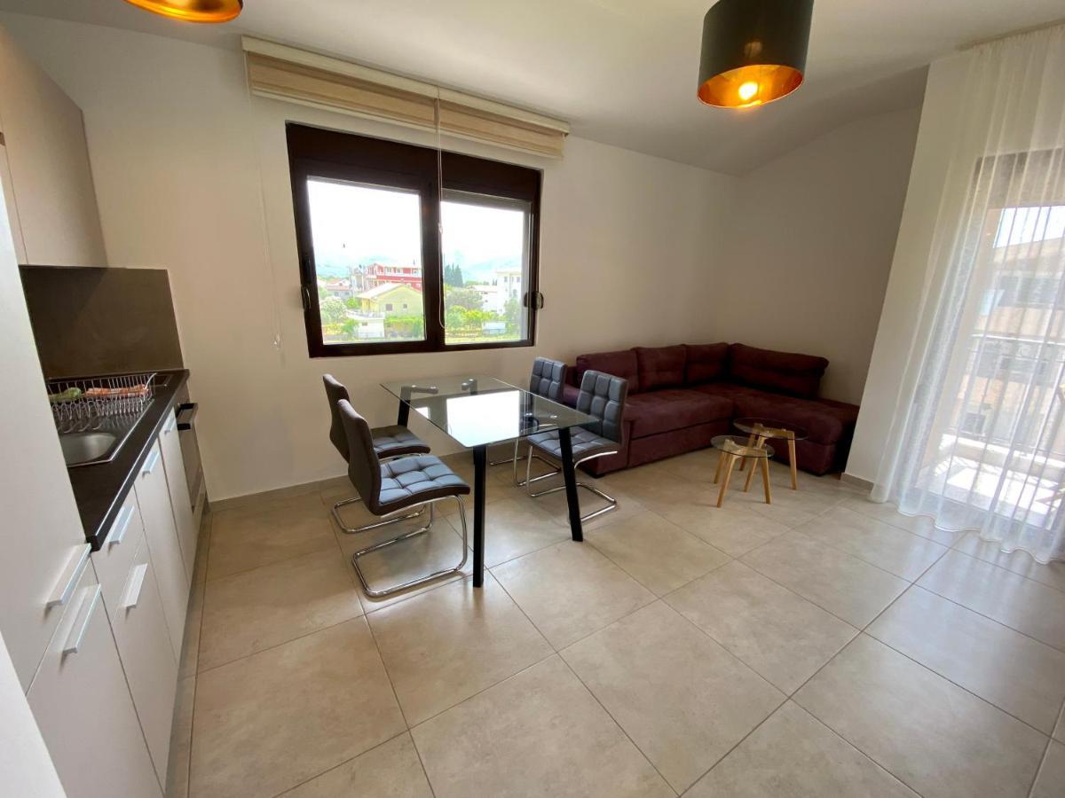 Villa Dolphin Apartments Petrovac Exterior foto