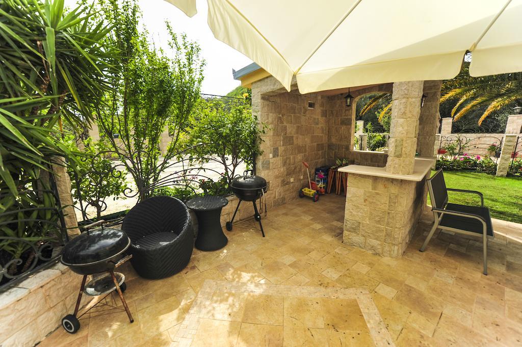 Villa Dolphin Apartments Petrovac Exterior foto