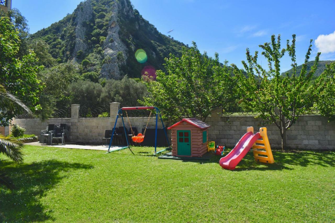 Villa Dolphin Apartments Petrovac Exterior foto